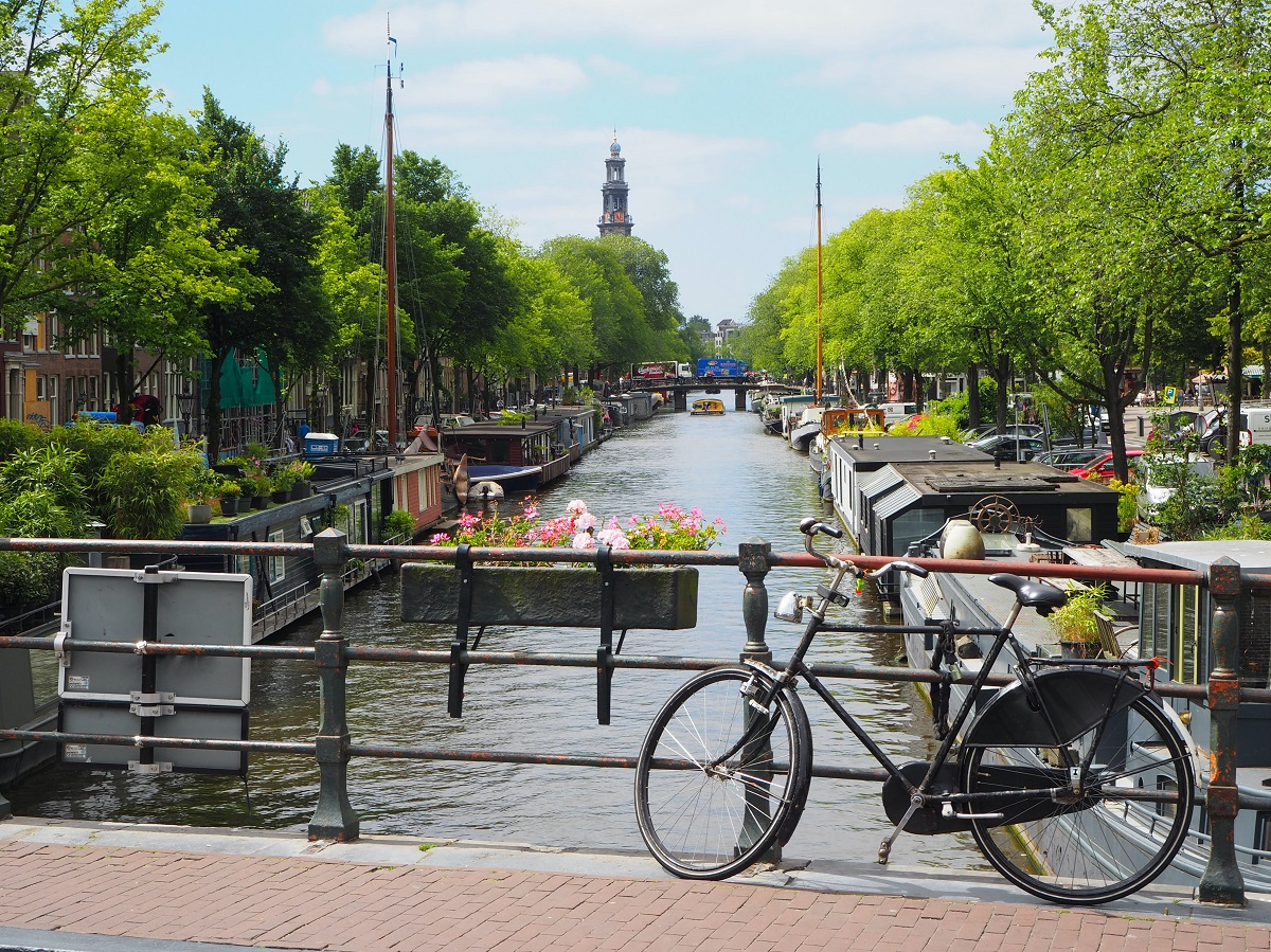 Snap the city & learn Dutch