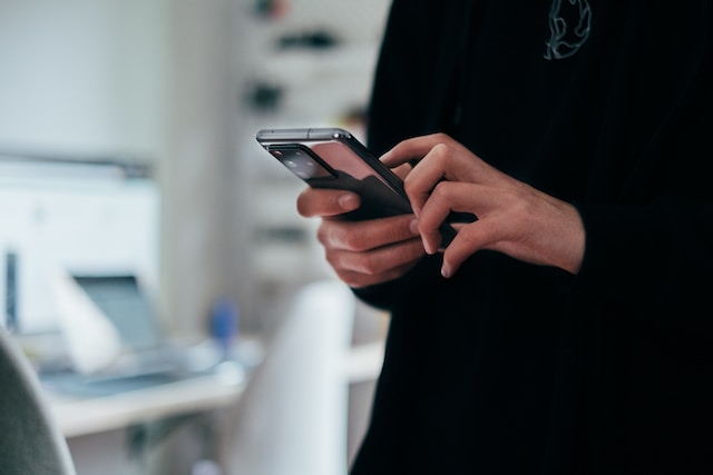 A practical guide to eSIM for Expats
